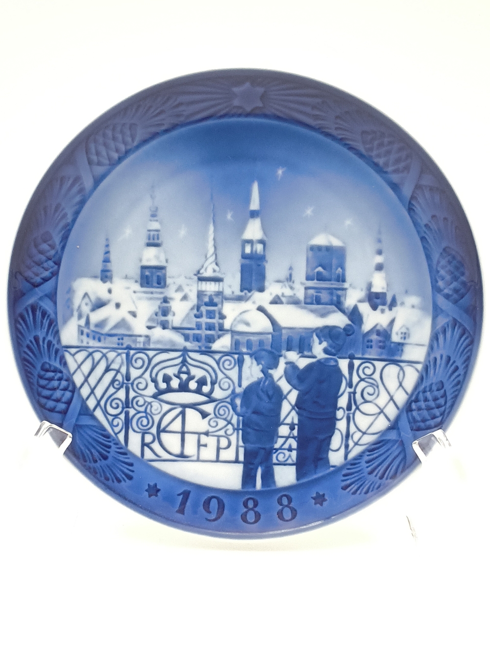 Born in 1988? This Royal Copenhagen Plate is Peak Skyline Goals!